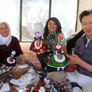 Japon sanatçı, 12 bin 500 kilometreden bez bebek tutkusu için Kayseri’ye geldi