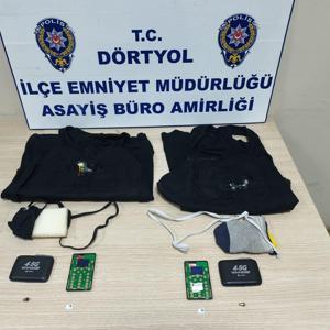 Ehliyet sınavında kopya düzeneğiyle yakalandılar