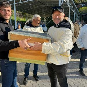 Bornovada 80 yeni arıcı yetiştirildi