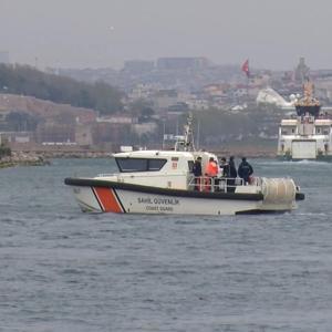 Kadıköyde vapura binen Azerbaycanlı kadın kayboldu; çantası bulundu denizde aranıyor