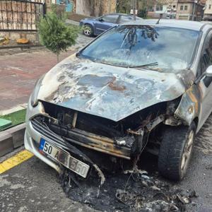 Nevşehirde park halindeki otomobil yandı