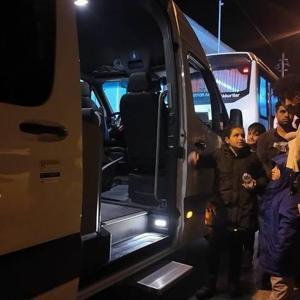 İzmir’de göçmen botu yarı batık halde bulundu: 1 çocuk öldü, 43 kişi kurtarıldı