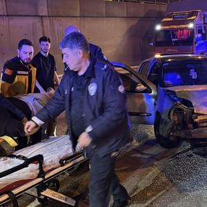 Bursada bariyerlere çarpan otomobilin sürücüsü yaralandı