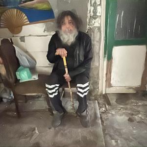 Çöp evden çıkarılıp, barınma merkezine yerleştirildi; görünümü değişti
