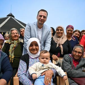 Bornovada Anneler Gününde kutlama