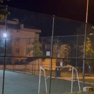 Büyükçekmecede parkta bıçaklı kavga: 2 ağır yaralı