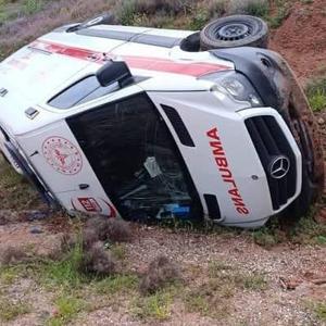 Ankarada ambulans devrildi