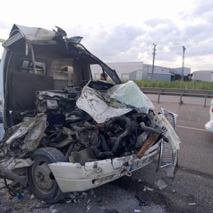 Kamyonet ile TIR çarpıştı: 1 ölü, 1 yaralı