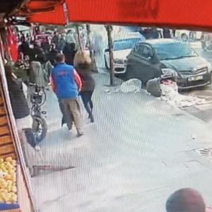 Kağıthanede kalp krizi geçiren sürücü park halindeki araçlara çarptı