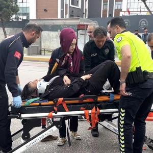 Yolun karşısına geçerken otomobilin çarptığı yaya yaralandı