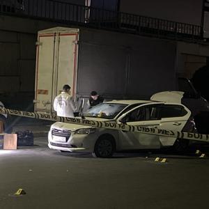 Küçükçekmecede polisin dur ihtarına uymadı, kaçarken kaza yaptı: 1 polis yaralandı, 2 gözaltı