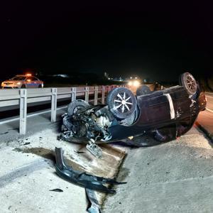 Takla atan otomobilin sürücüsü yaralandı
