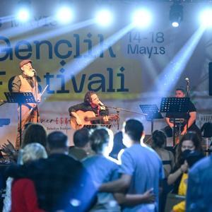 19 Mayıs Gençlik Sahnesi Küçükparkta kuruldu