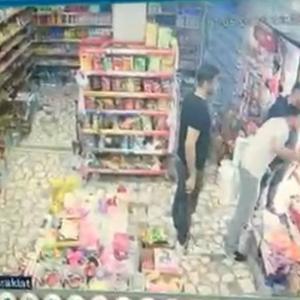 Sultangazide markete saldıran engelli bireyi annesi durduramadı
