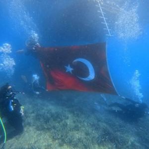 Ayvalıkta 19 Mayısta Türk bayrağı ile saygı dalışı