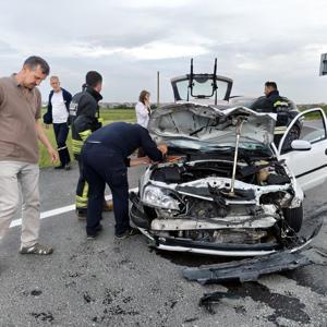 Tekirdağ’da motosikletle otomobil çarpıştı; 1’i ağır 2 yaralı