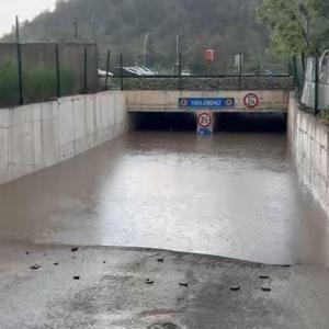 Kırıkkalede sağanak; altgeçit ve caddeler suyla doldu