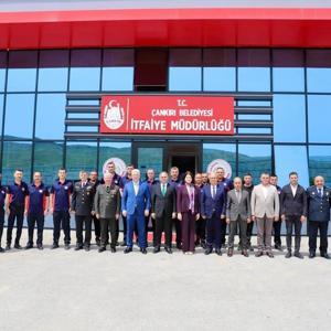 Vali Çakırtaştan bayramda görev yapan kurumların personeline ziyaret etti