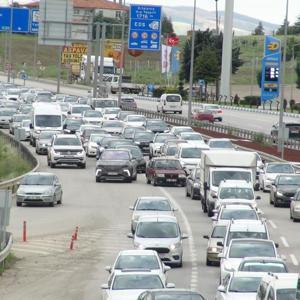 Kilit kavşak Kırıkkalede bayram dönüşü trafiği başladı