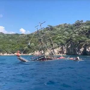Marmaris’te tur teknesi battı, 110 yolcu tahliye edildi