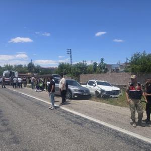 Kiliste hafif ticari araç ile otomobil çarpıştı; 9 yaralı
