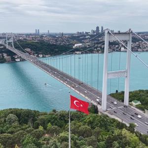 Turkuaz renge bürünen İstanbul Boğazı havadan görüntülendi