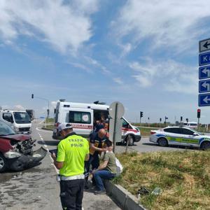 Sarayda otomobil ile hafif ticari araç çarpıştı; 3 yaralı