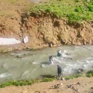 Derede mahsur kaldı, tesadüfen bölgeden geçen Özel İdare ekipleri kurtardı