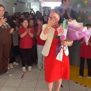 Alkışlarla uğurlanan 41 yıllık öğretmen gözyaşlarını tutamadı