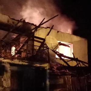 Kütahyada yangın çıkan ev, kullanılamaz hale geldi