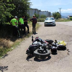 Amasyaya 2 motosikletin çarpıştığı kazada sürücüler yaralandı