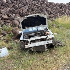 Şanlıurfada şarampole devrilen otomobilin sürücüsü yaralandı