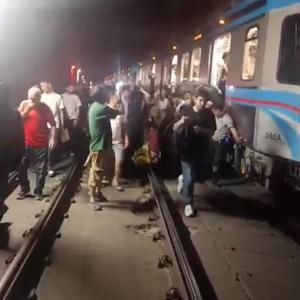 Gaziosmanpaşa’da trafoda çıkan yangın nedeniyle tramvay seferleri durdu