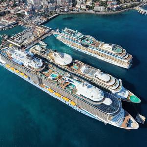 Kuşadası’na 3 kruvaziyer gemisi 10 bin 500 turist getirdi