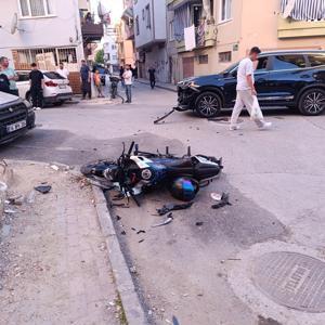Otomobil ile çarpışan motosikletin sürücüsü yaralandı