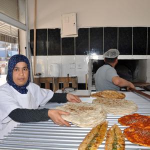 Anne, oğlu için açtığı fırında çalışmaya başladı