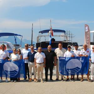 Kemerde marina ve 5 tekneye mavi bayrak teslim edildi