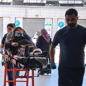 Park halindeki otomobile çarpan ATVnin sürücüsü yaralandı