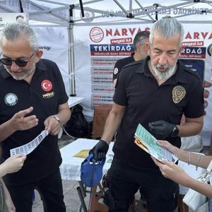 Kiraz Festivalinde stant kuran polis, vatandaşları uyuşturucuya karşı bilgilendirdi