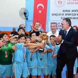 Kestel Belediyesi’nden genç sporculara forma desteği