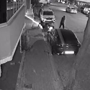 Esenyurt’ta iki grup arasında silahlı çatışma kamerada