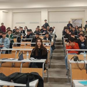 Lise öğrencilerine meslek yüksekokulunu tanıtım gezisi