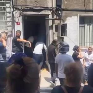 Beyoğlu’nda eski eşinin ilişki yaşadığını öne sürdüğü kişiyi silahla vurdu; yakalandı