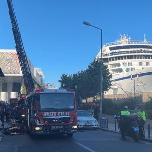 Beyoğlunda 6 katlı binada tadilat sırasında çıkan yangın söndürüldü