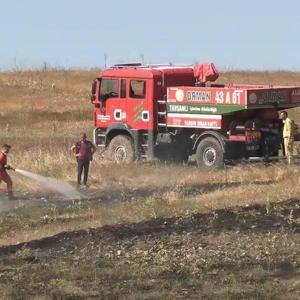 Tarlada hasat yapılırken çıkan yangında 15 dönüm ekili alan zarar gördü