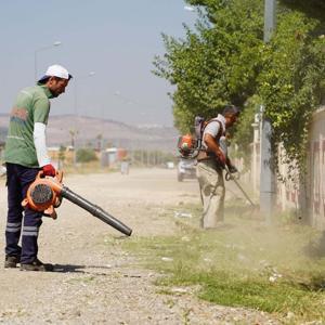 Yunusemreden Karaalide ot biçme çalışması