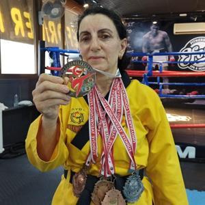 Kanser tedavisi görürken tekvandoda 5 kez derece yaptı: Yaşam savaşım kadınlara örnek olsun
