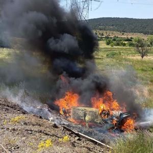 Takla atıp ters dönerek alev alan otomobildeki 5 kişi yaralandı