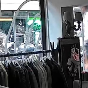 Beyoğlu’nda antika bisikleti çalan şüpheli kamerada