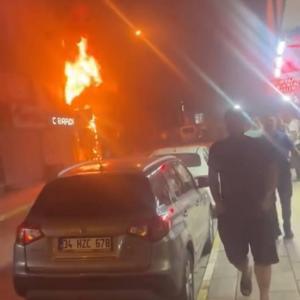 Küçükçekmecede 5 katlı iş hanında çıkan yangın söndürüldü